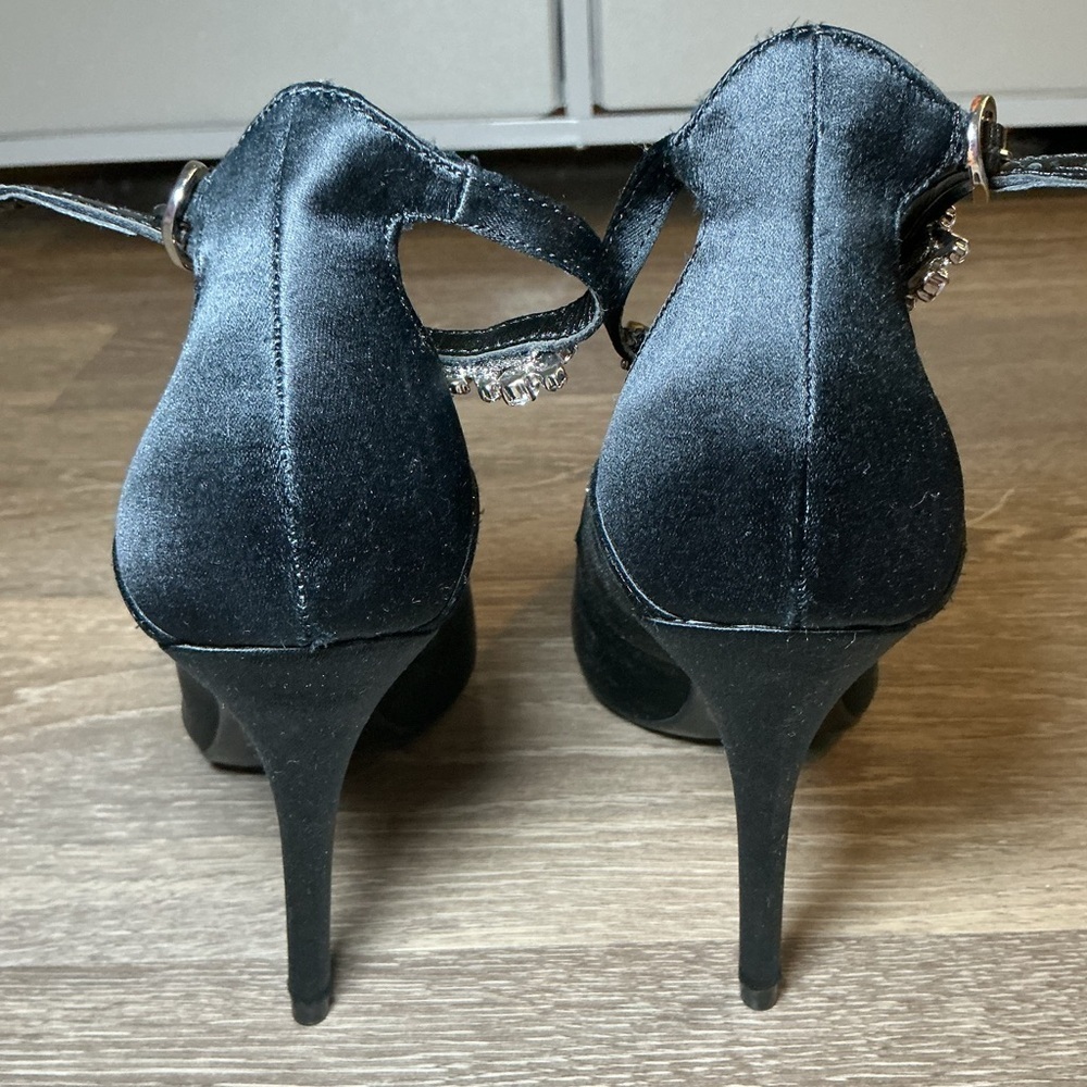 Elegant Black Heels with Embellished Ankle Strap - Picture 5 of 6